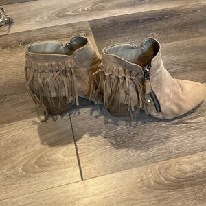 Women’s boots with heel and fringe- Size 10